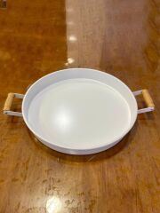 AHŞAP KULPLU BEYAZ TEPSİ 36CM