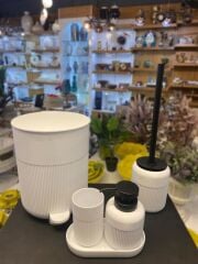 SİYAH BEYAZ 5 PARÇA BANYO SETİ