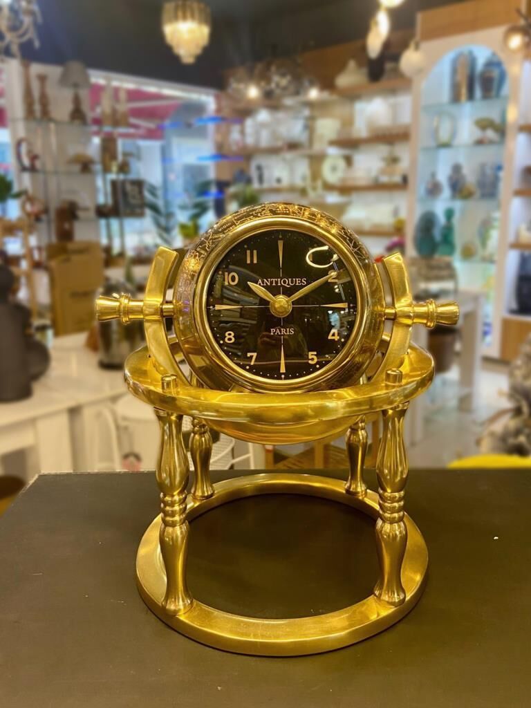 ALTIN ESKİTME HARİTA DESENLİ MASA SAATİ 20X25CM