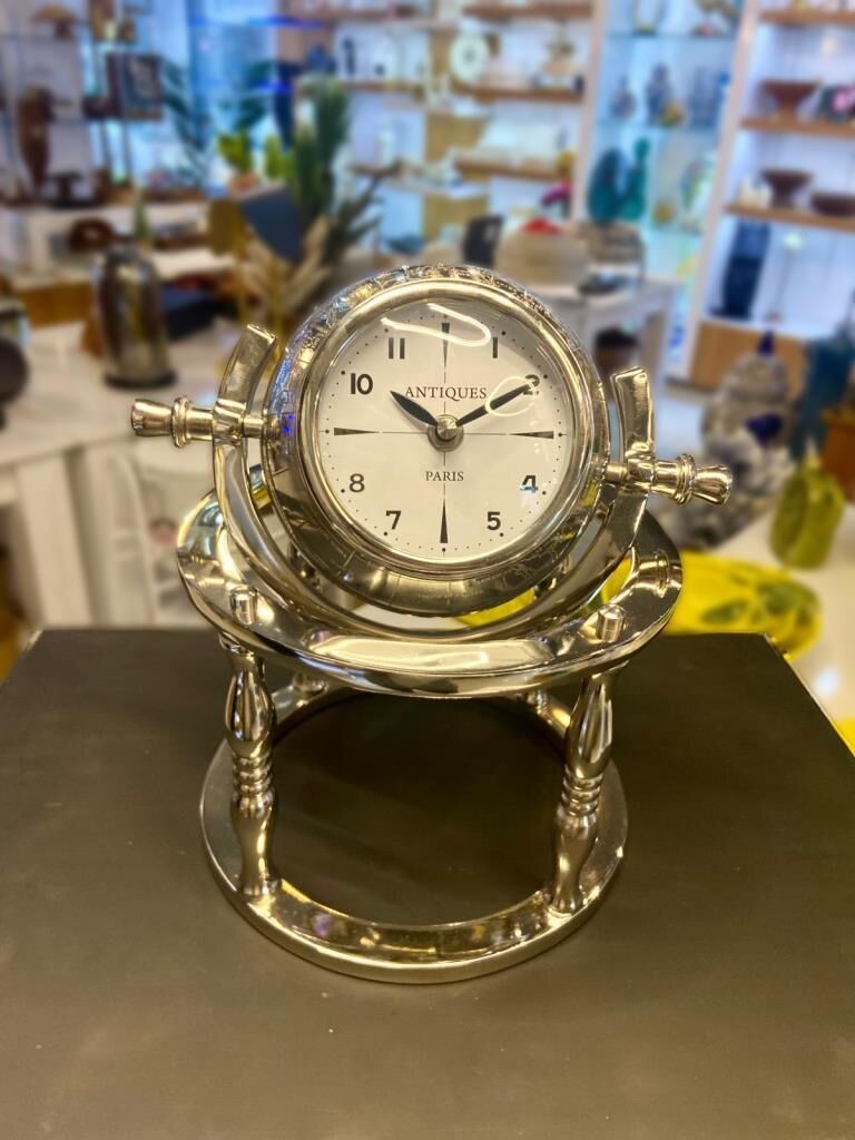 GÜMÜŞ HARİTA DESENLİ MASA SAATİ 20X25CM