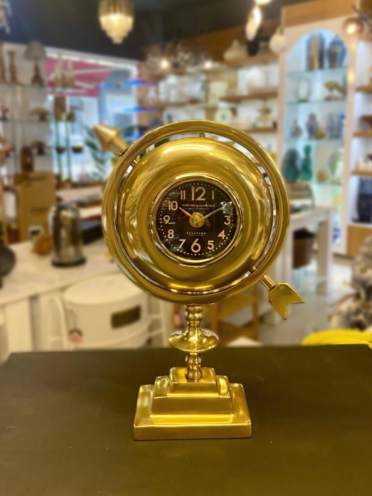 ALTIN ESKİTME OK FİGÜRLÜ MASA SAATİ 17X29CM