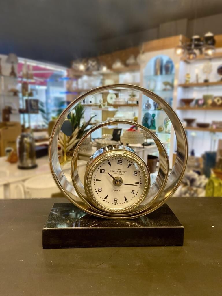 GÜMÜŞ SPİRAL DESEN MASA SAATİ 18X20CM