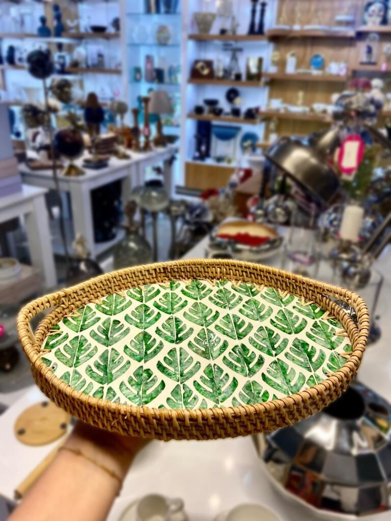 YEŞİL YAPRAK DESEN OVAL SEDEFLİ RATTAN TEPSİ 30X20CM