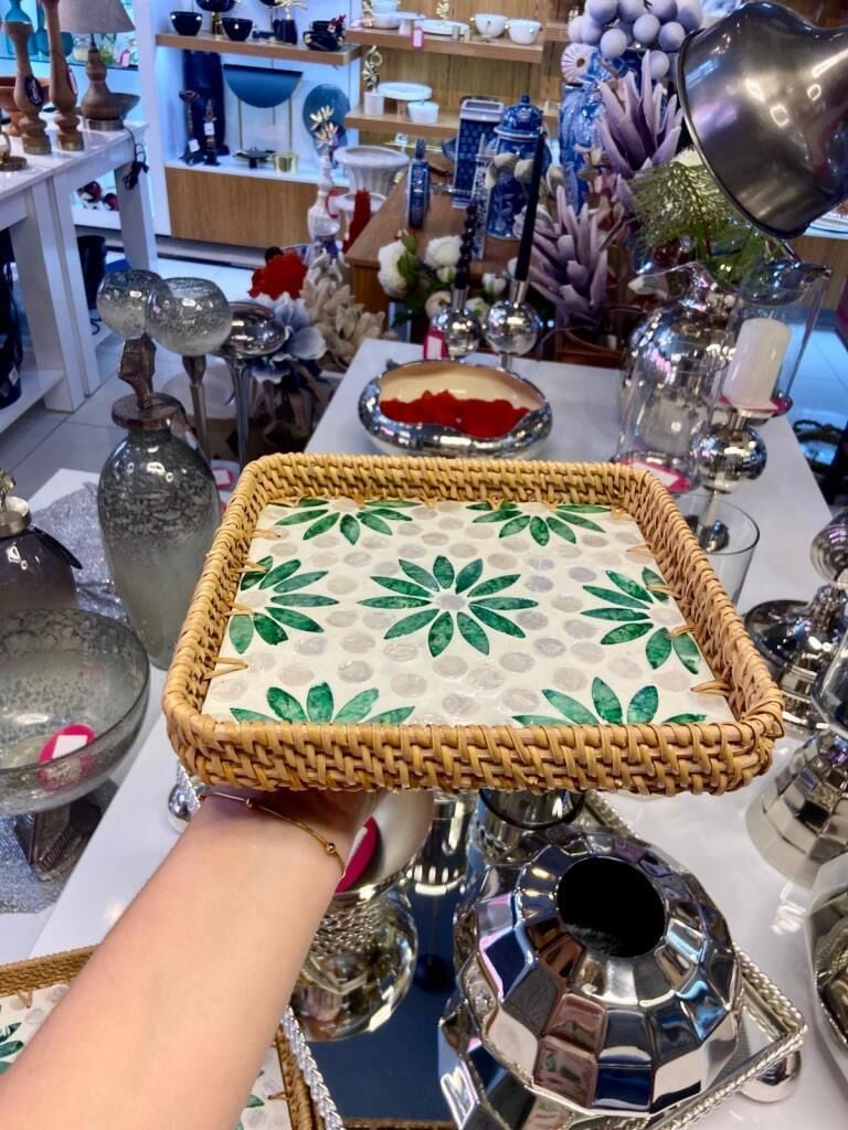 YEŞİL ÇİÇEK DESEN RATTAN TEPSİ 21X21CM