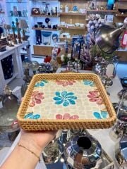 MAVİ ÇİÇEK DESEN SEDEFLİ RATTAN TEPSİ 21X21CM