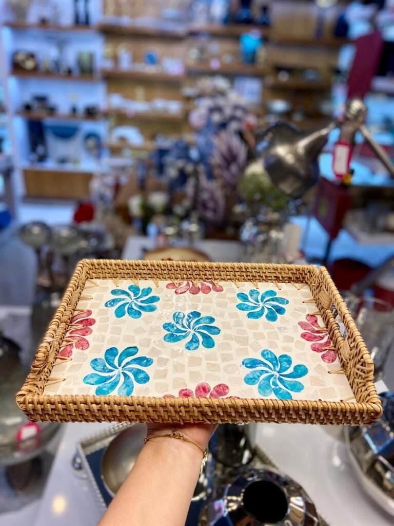 MAVİ ÇİÇEK DİKDÖRTGEN SEDEFLİ RATTAN TEPSİ 29X20CM