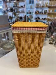 BEJ SENTETİK HASIR KARE ÇAMAŞIR SEPETİ 33X33X52CM