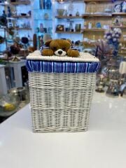 BEYAZ MAVİ PELUŞ DETAY HASIR ÇAMAŞIR/OYUNCAK SEPETİ 39X29X43CM