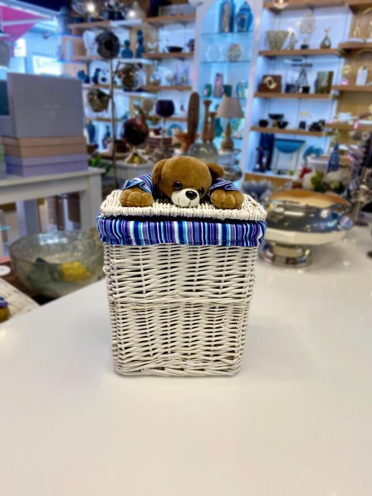 BEYAZ MAVİ PELUŞ DETAY HASIR DÜZENLEYİCİ SEPET 23X13X25CM