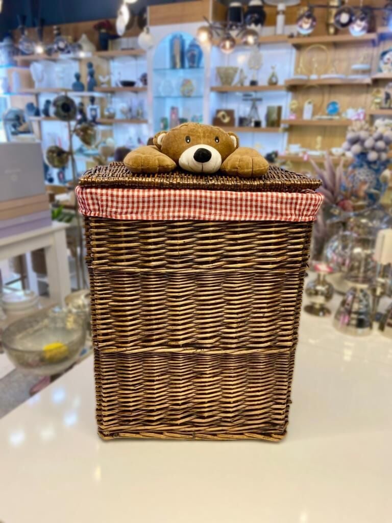 KAHVERENGİ PELUŞ DETAY HASIR ÇAMAŞIR/OYUNCAK SEPETİ 44X34X54CM