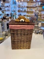 KAHVERENGİ PELUŞ DETAY HASIR ÇAMAŞIR/OYUNCAK SEPETİ 39X29X43CM