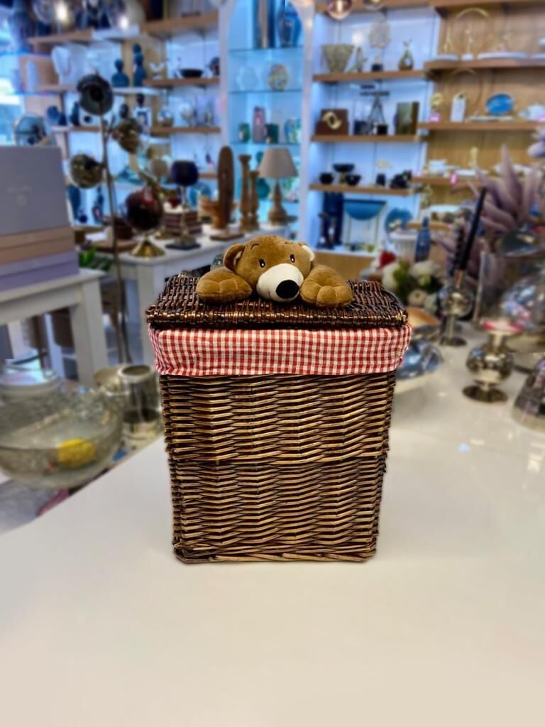 KAHVERENGİ PELUŞ DETAY HASIR ÇAMAŞIR/OYUNCAK SEPETİ 32X22X35CM