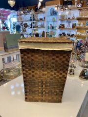 KAHVERENGİ SENTETİK HASIR ÇAMAŞIR SEPETİ 39X29X57CM