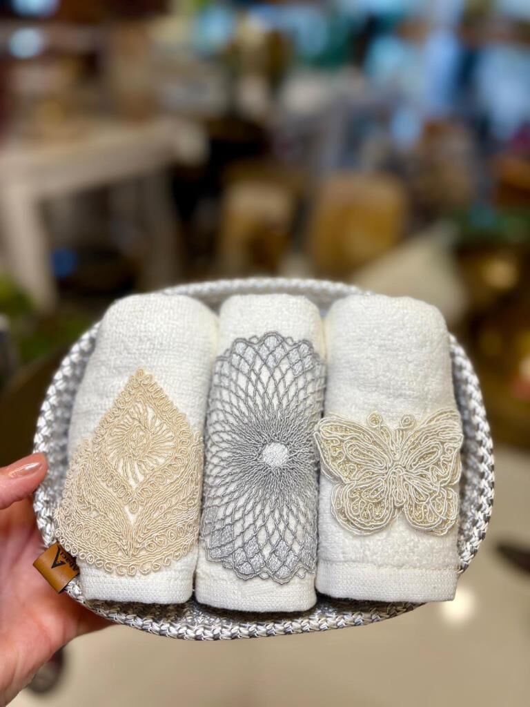 GRİ SEPETLİ 3'LÜ HAVLU SETİ 30X50CM