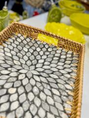 ANTRASİT ÇİÇEK RATTAN SEDEFLİ TEPSİ 26X36X5CM