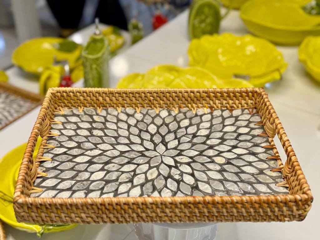 ANTRASİT ÇİÇEK RATTAN SEDEFLİ TEPSİ 23X32X3CM