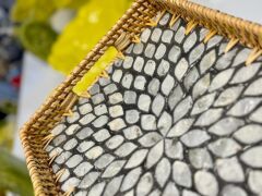 ANTRASİT ÇİÇEK RATTAN SEDEFLİ TEPSİ 23X32X3CM