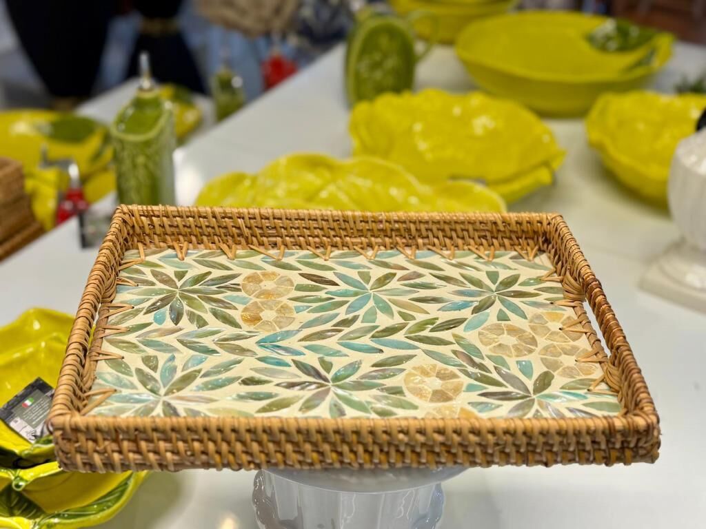 TURKUAZ ÇİÇEK RATTAN SEDEFLİ TEPSİ 23X32X3CM