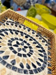 SİYAH BEYAZ GEOMETRİK RATTAN SEDEFLİ TEPSİ 26X36X5CM