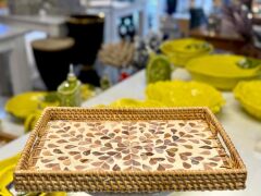 KAHVE ÇİÇEK RATTAN SEDEFLİ TEPSİ 23X32X3CM