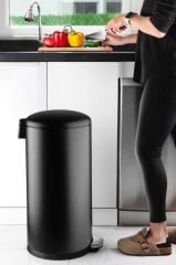 BOMBE KAPAKLI ÇÖP KOVASI 40LT MAT SİYAH