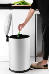 BOMBE KAPAKLI ÇÖP KOVASI 30 LİTRE MAT BEYAZ