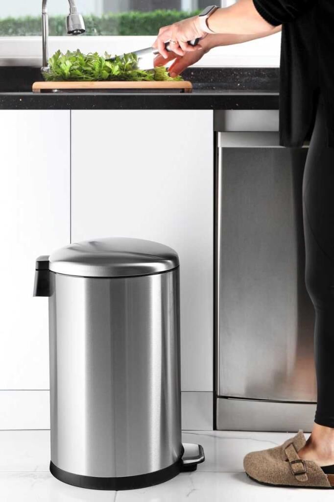 BOMBE KAPAKLI ÇÖP KOVASI 30 LİTRE KROM