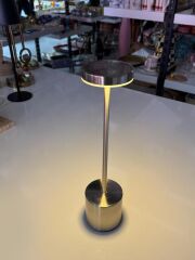 GÜMÜŞ ÇUBUK MODEL LEDLİ MASA LAMBASI 33CM