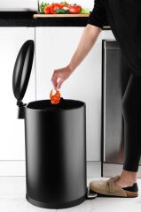 BOMBE KAPAKLI ÇÖP KOVASI 30 LİTRE MAT SİYAH