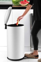 BOMBE KAPAKLI ÇÖP KOVASI 40LT MAT BEYAZ