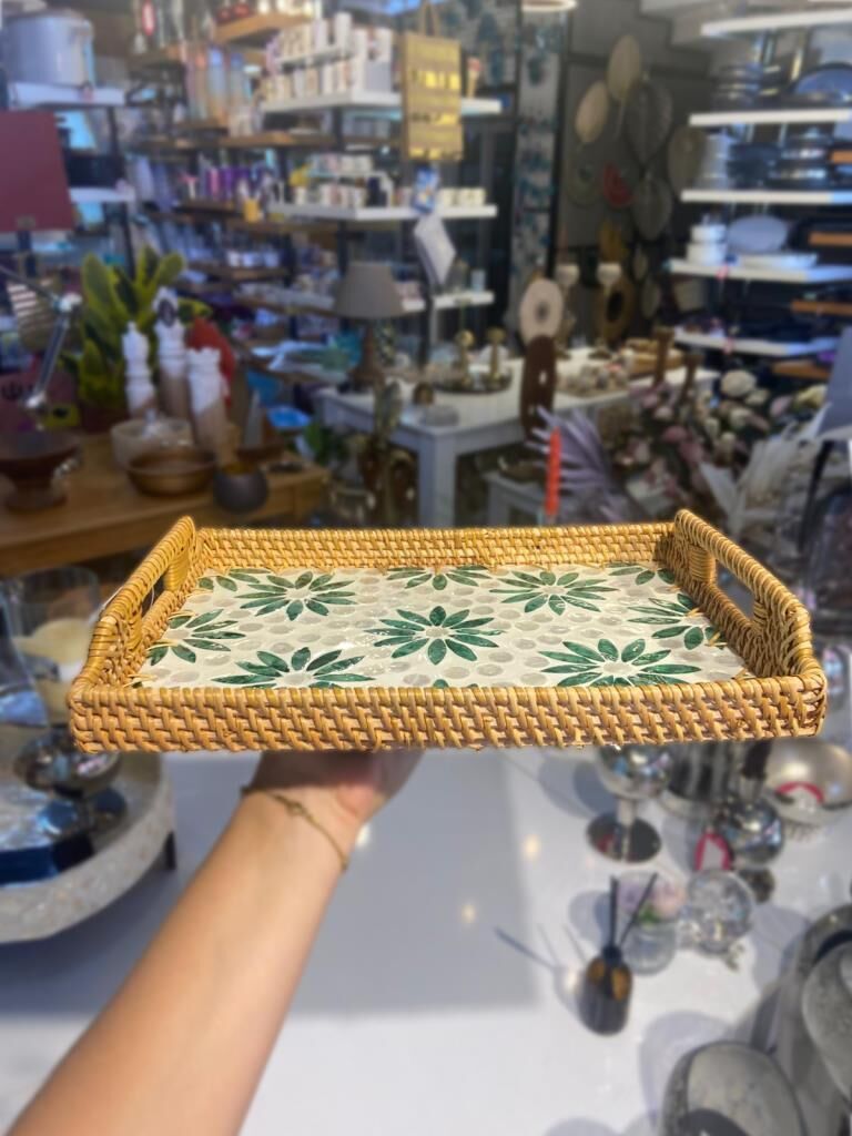 YEŞİL ÇİÇEK DİKDÖRTGEN SEDEFLİ RATTAN TEPSİ 32X24CM