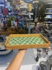 YEŞİL YAPRAK DESEN SEDEFLİ RATTAN TEPSİ 38X24CM