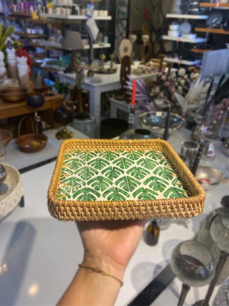 YEŞİL YAPRAK DESEN SEDEFLİ RATTAN TEPSİ 21X21CM