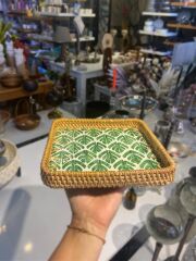YEŞİL YAPRAK DESEN SEDEFLİ RATTAN TEPSİ 21X21CM
