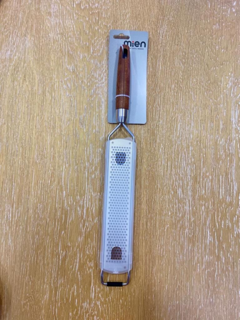 AHŞAP SAPLI PEYNİR RENDE 38CM