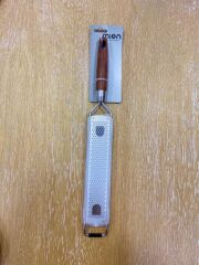 AHŞAP SAPLI PEYNİR RENDE 38CM