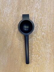 SİYAH METAL LİMON SIKACAK 22CM