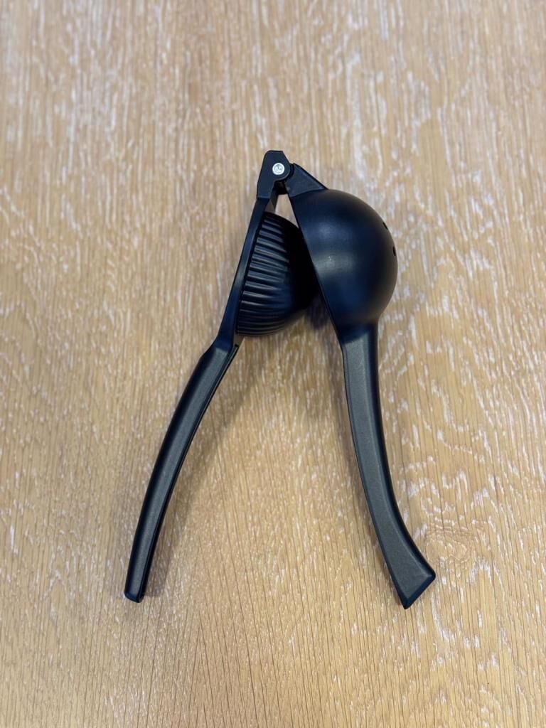 SİYAH METAL LİMON SIKACAK 22CM