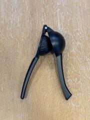 SİYAH METAL LİMON SIKACAK 22CM