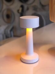 BEYAZ DOKUNMATİK LEDLİ ŞARJLI MASA LAMBASI/ABAJUR 21CM