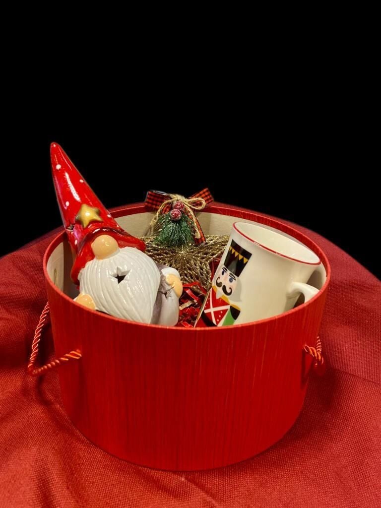 YILBAŞI HEDİYE PAKETİ KIRMIZI KUTULU 4 PARÇA