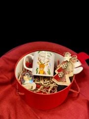 YILBAŞI HEDİYE PAKETİ KIRMIZI KUTULU 4 PARÇA