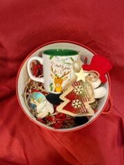 YILBAŞI HEDİYE PAKETİ KIRMIZI KUTULU 4 PARÇA